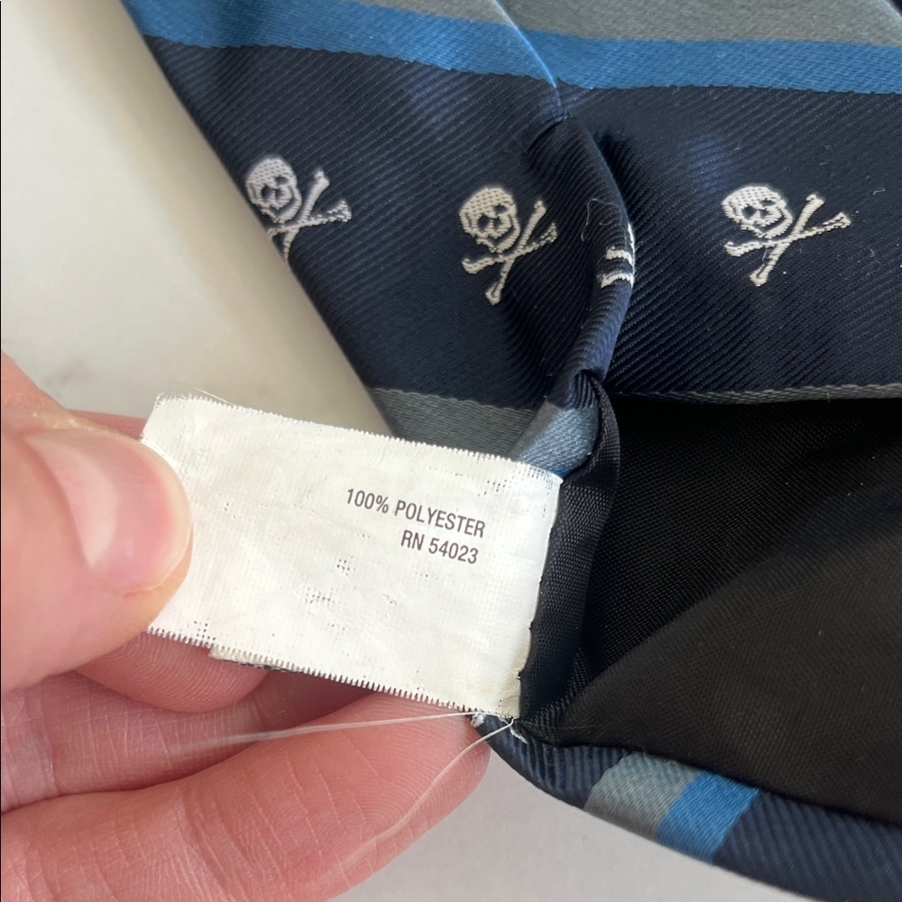Old Navy Navy Blue and Gray Skull Stripe Youth Tie - Picture 5 of 7